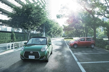 Photo(左) : MODA“G package”(2WD)