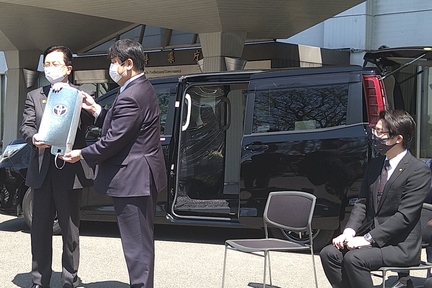 2021年4月27日、トヨタ八社会 コロナ患者輸送車 貸与式