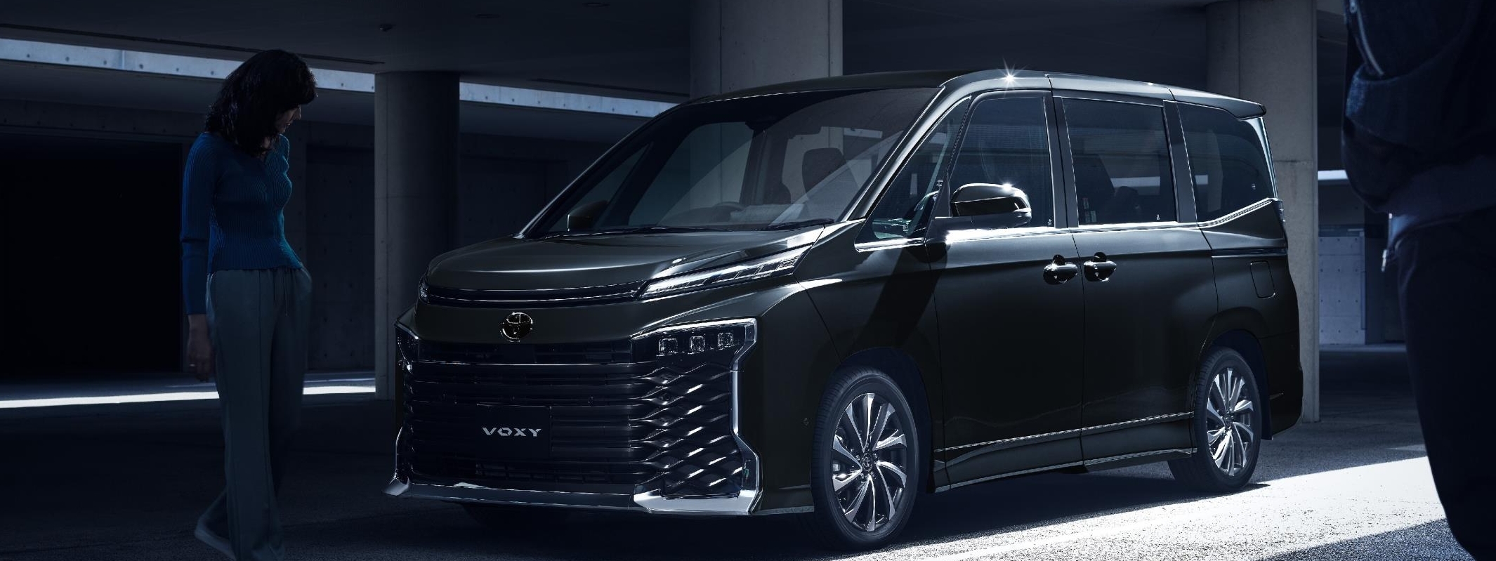 【モデル入り素材】S-Z（ハイブリッド・2WD・7人乗り）